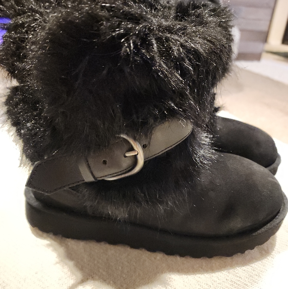 UGG Classic Buckle Mini boots, Size 7
